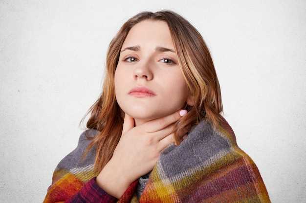 Причины боли в нижней части горла и шеи