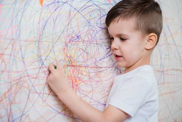 Какие проблемы поведения и коммуникации могут возникать у детей с аутизмом?