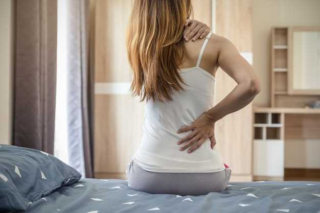 Симптомы и причины боли от жировика на спине